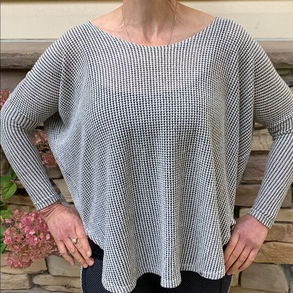 Urban Outfitters Sparkle and Fade white/black mesh sweater,  great condition, XS - Picture 1 of 13